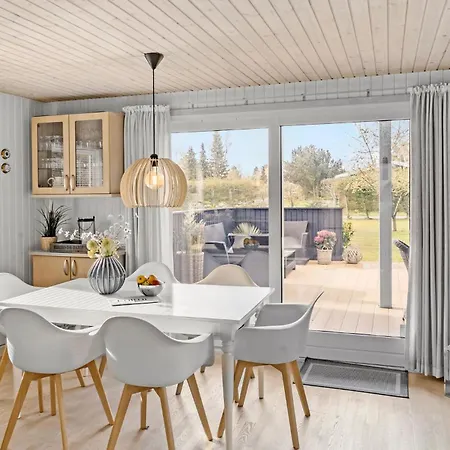 Awesome In Vaeggerlose With Kitchen * Bøtø By