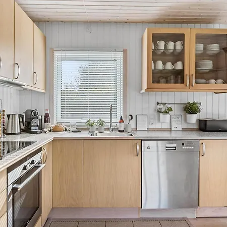 Awesome In Vaeggerlose With Kitchen بيت للعطل